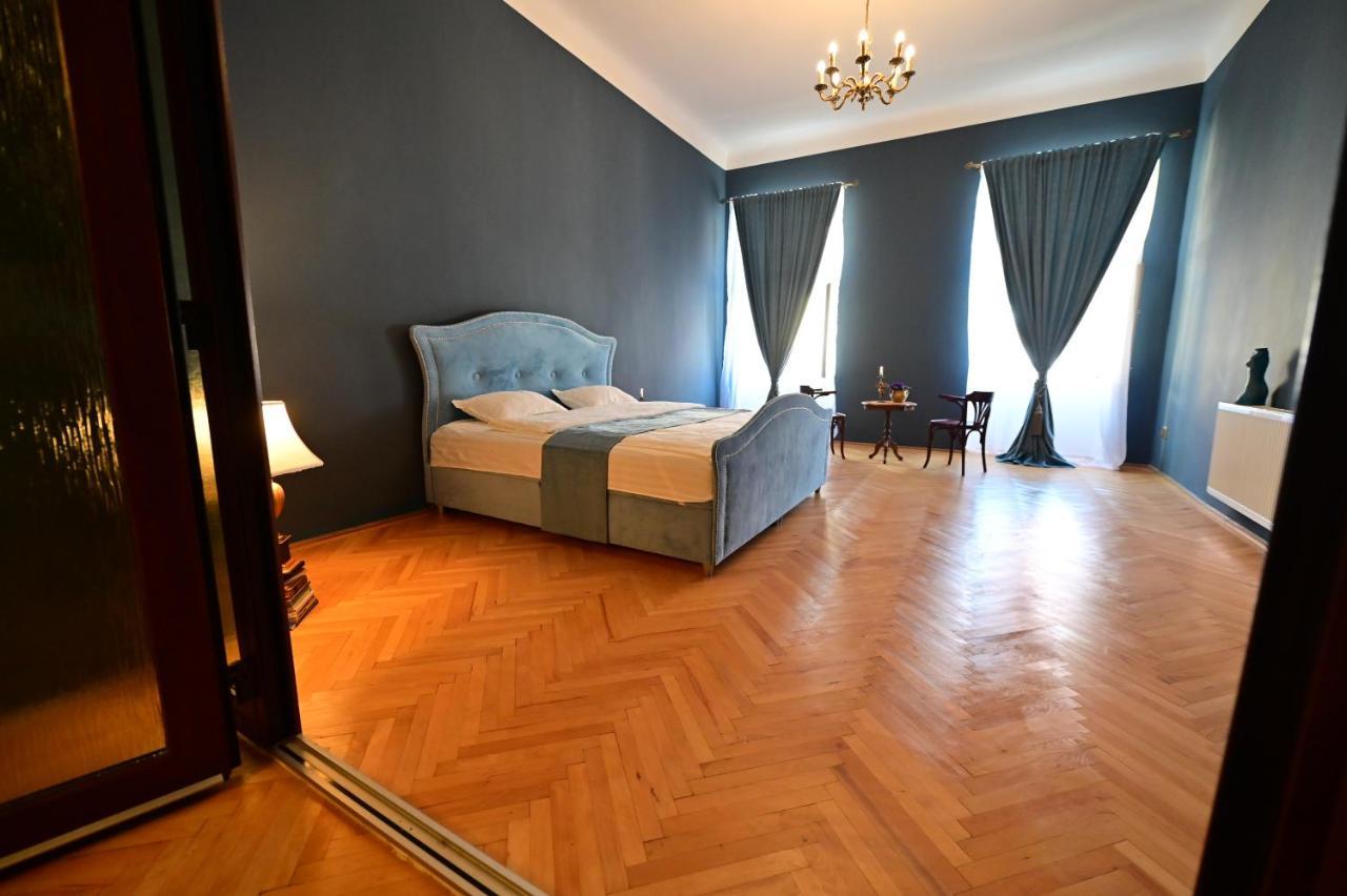 Lovely 2 Bedroom Apartment In Historic City Center Сибиу Екстериор снимка