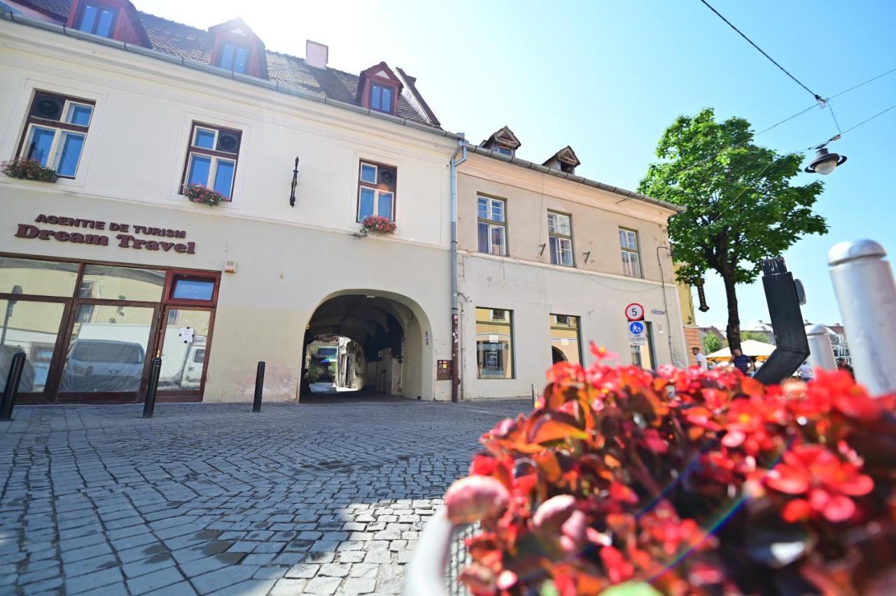 Lovely 2 Bedroom Apartment In Historic City Center Сибиу Екстериор снимка