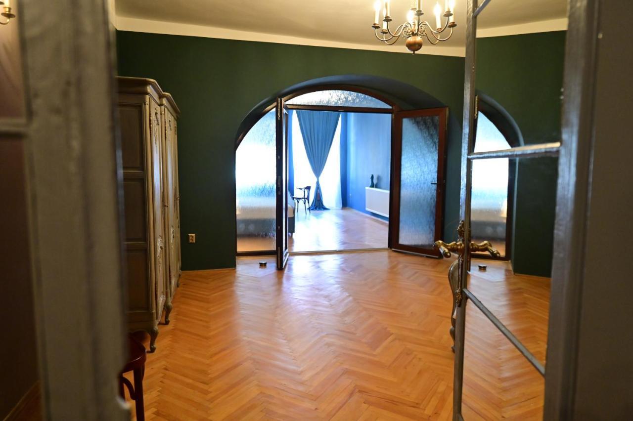 Lovely 2 Bedroom Apartment In Historic City Center Сибиу Екстериор снимка